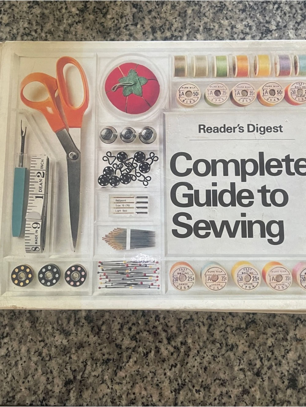 Readers Digest Complete Guide to Sewing